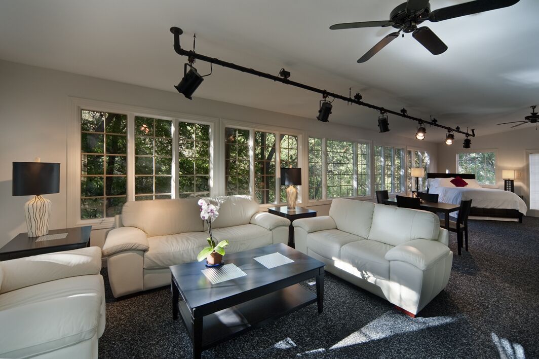 Creek Side Cottage near Lake Austin