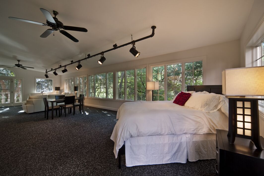 Creek Side Cottage near Lake Austin