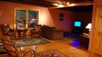 TV, fireplace, Netflix, DVD player