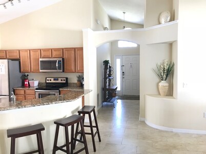 Renovated Waterfront 4Bd/2Bth Home w/Pool&Spa 20Min to Disney/Shops/Universal