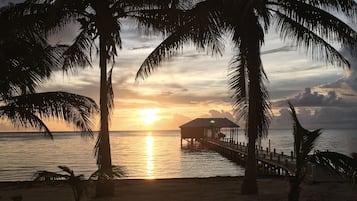 Am Strand, Liegestühle, Strandtücher