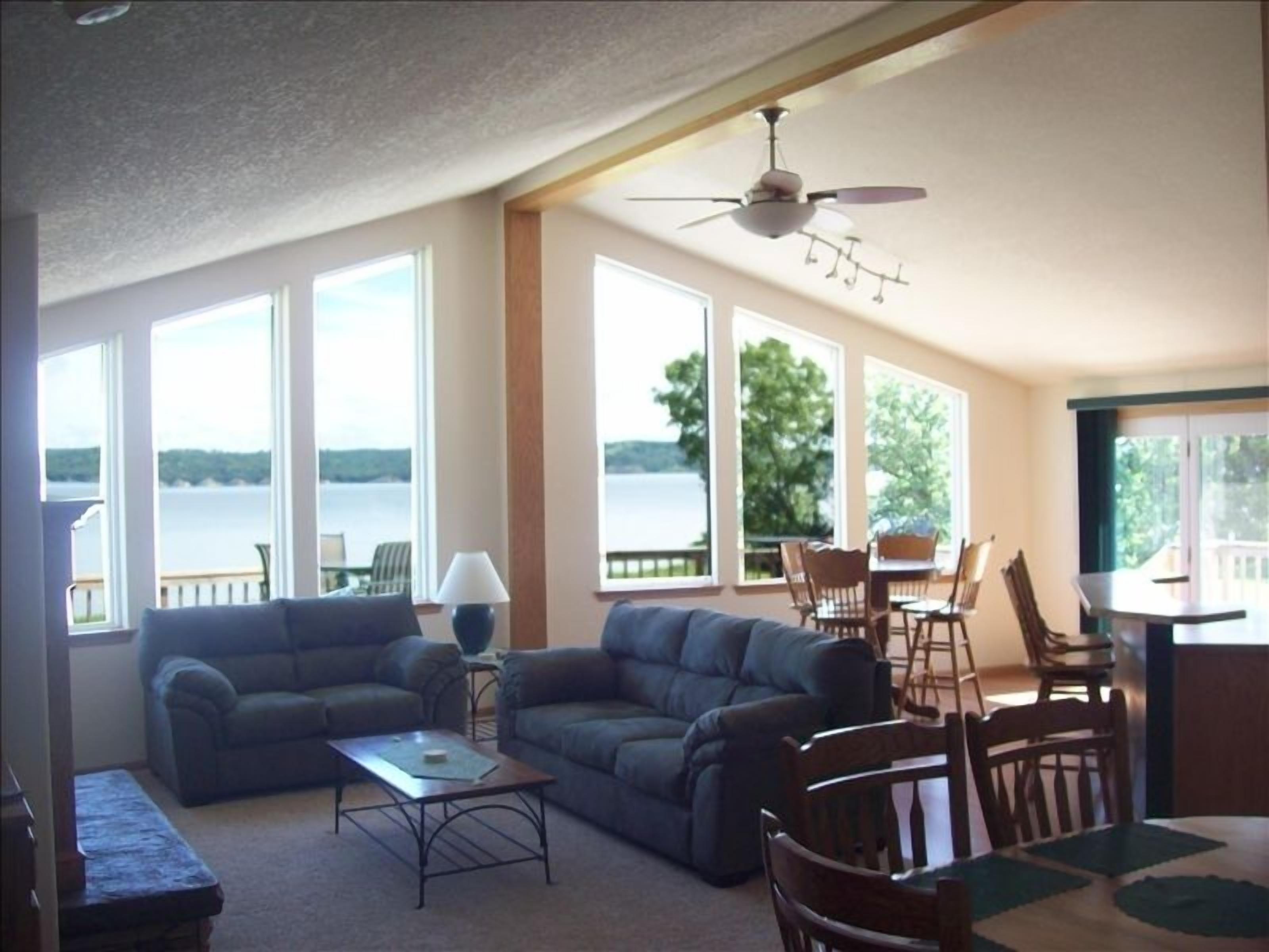 Lakefront Vacation Home / Cabin for Rent / Lewis & Clark Lake