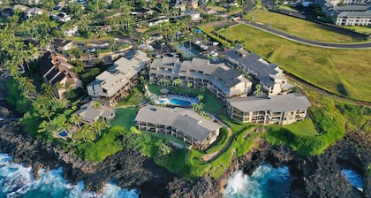Ocean Front 3 BR, 1 level Condo . Pool, SPA , huge Lanai . Pickle Ball