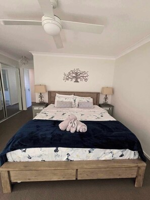 3 bedrooms, desk, iron/ironing board, travel crib