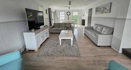 Beach House pour un couple, 2-3 couples ou une grande famille. PrĂšs de la plage et de la piscine