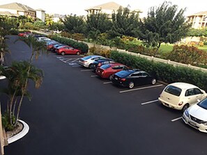 Property grounds - Modern, remodeled, ocean views, comfortable and convenient 580 sf (Kihei)