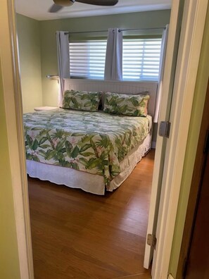 1 bedroom, iron/ironing board, free WiFi, bed sheets - Modern, remodeled, ocean views, comfortable and convenient 580 sf (Kihei)