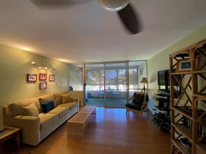 Smart TV, DVD player, books - Modern, remodeled, ocean views, comfortable and convenient 580 sf (Kihei)