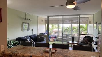 Smart-TV, DVD-Player, Bücher