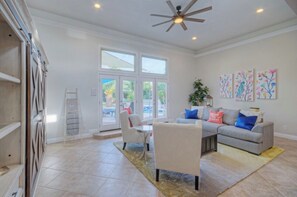 Smart TV, lareira, videogames, DVD player