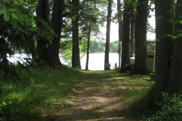 Ten foot access to the lake. Walking traffic only.