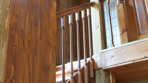 A wooden staircase with a handrail and a wooden balustrade. - BEACHFRONT /HOTTUB/STEAM ROOM/GAME ROOM/JACUZZI/PETS/MASSAGE CHAIR/KAYAKS/BIKES (Michigan City)