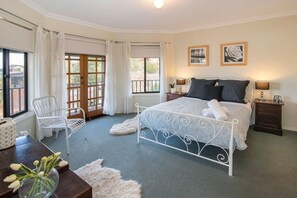 3 habitaciones, tabla de planchar con plancha, internet y ropa de cama 