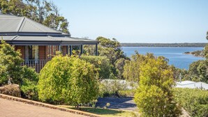 A house with a view of a lake, surrounded by trees and a paved driveway. - Waterside View - A family-friendly retreat - Waterside View - family-friendly retreat with stunning Blackwood River views (Augusta)
