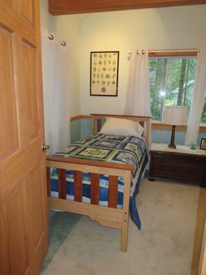 2 bedrooms, desk, free WiFi, bed sheets