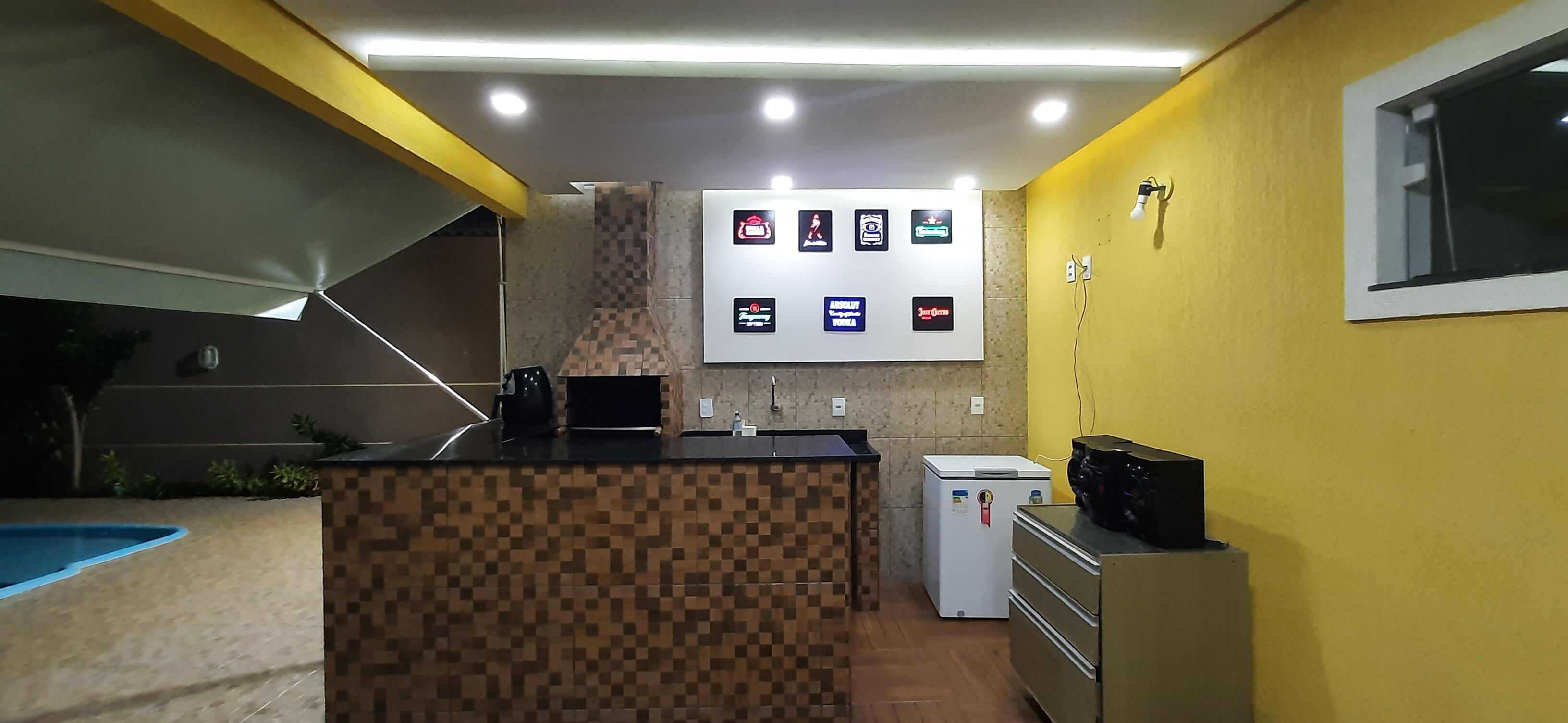 Fully air conditioned house with 4 suites on the beach near Guarajuba.