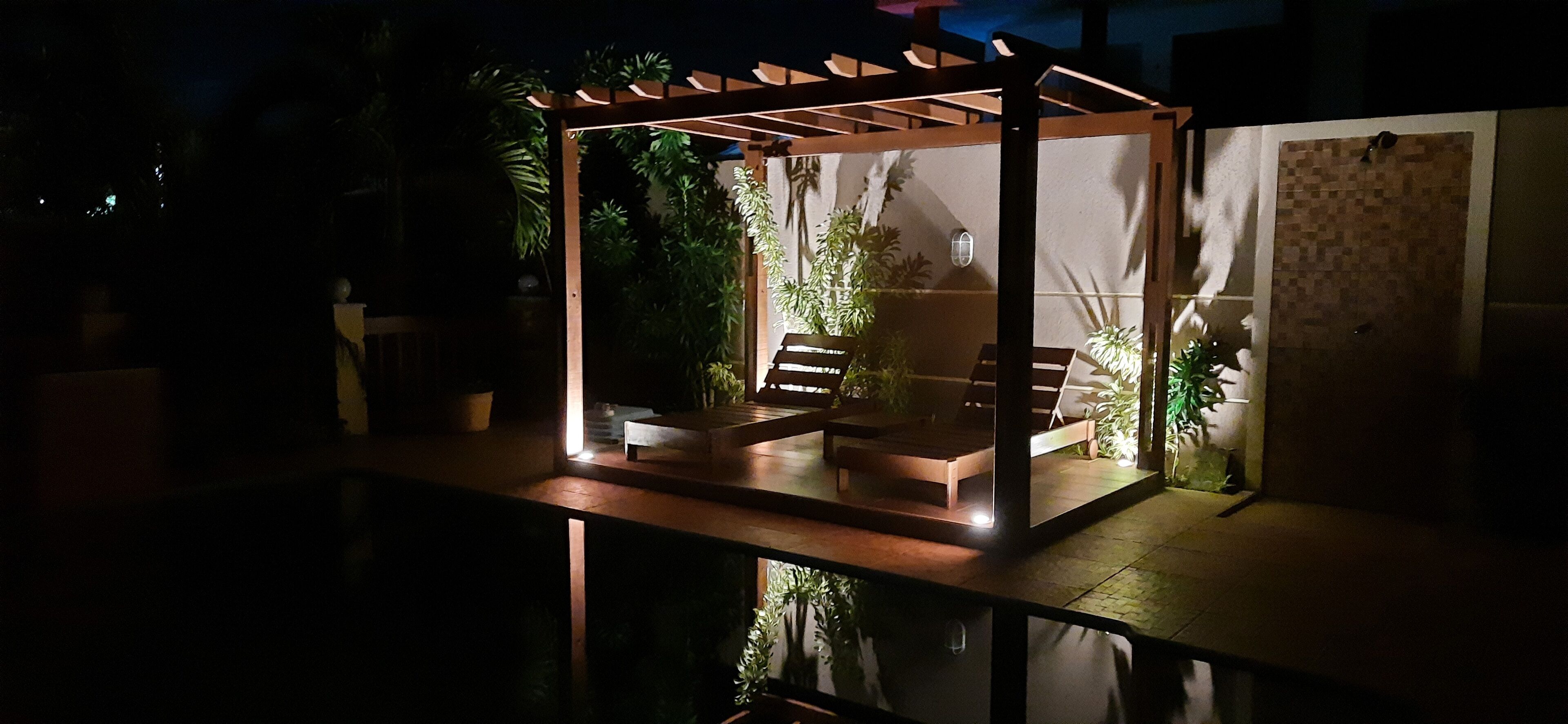 Fully air conditioned house with 4 suites on the beach near Guarajuba.