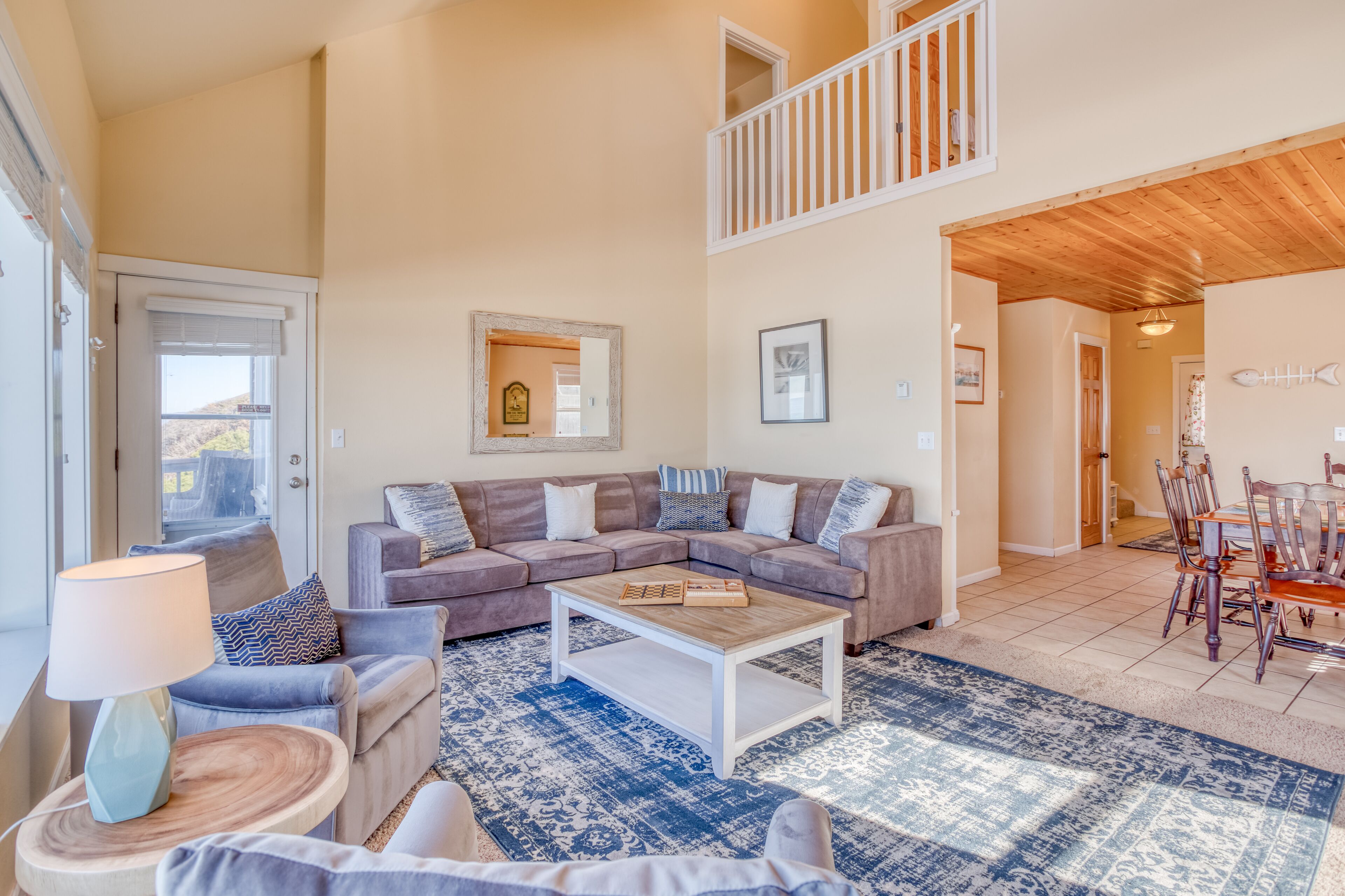 Oceanfront Bella Beach Beauty Has Panoramic Views, Spa Tub, Foosball and More!