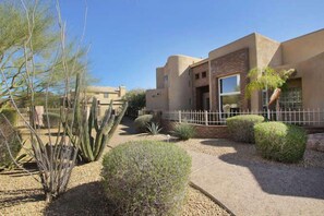 Property grounds - Spectacular North Scottsdale desert home (Scottsdale)
