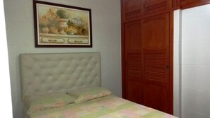 4 bedrooms, iron/ironing board, free WiFi