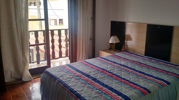 4 bedrooms, iron/ironing board, free WiFi