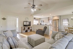 Smart-TV, Kamin, DVD-Player