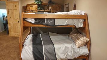 7 bedrooms, desk, iron/ironing board, free WiFi