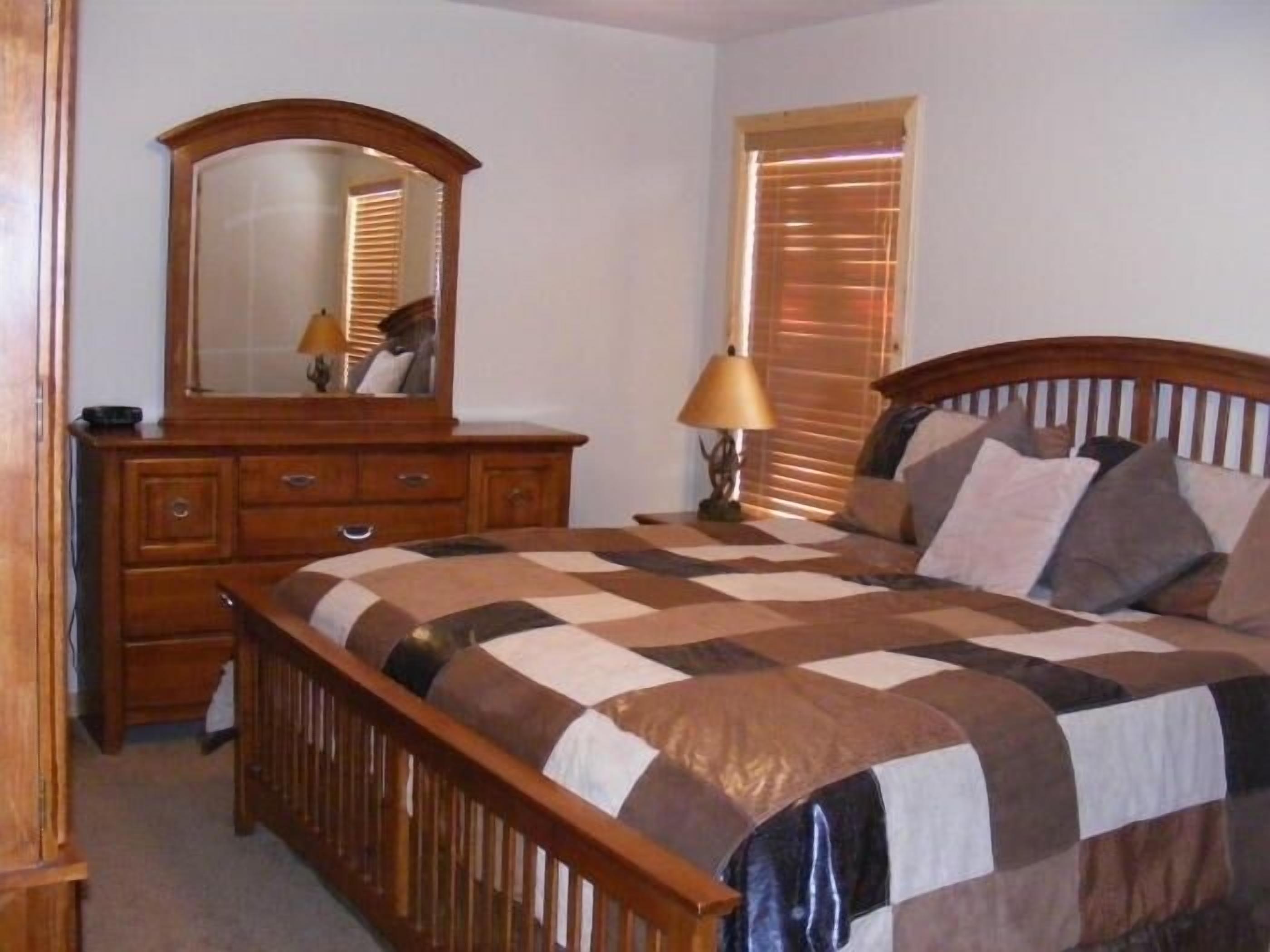 8 bedrooms, desk, iron/ironing board, free WiFi