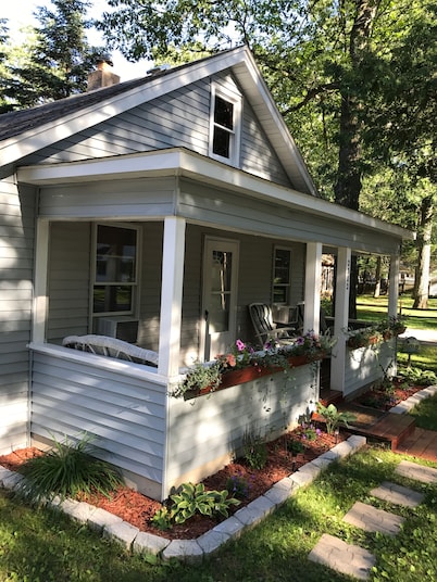 CABIN #1 WITH LAKE VIEW AT HIGGINS LAKE - TRUE NORTH CABIN RENTALS