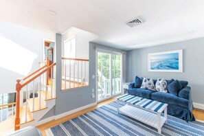 Een televisie, videogames en een kantoor