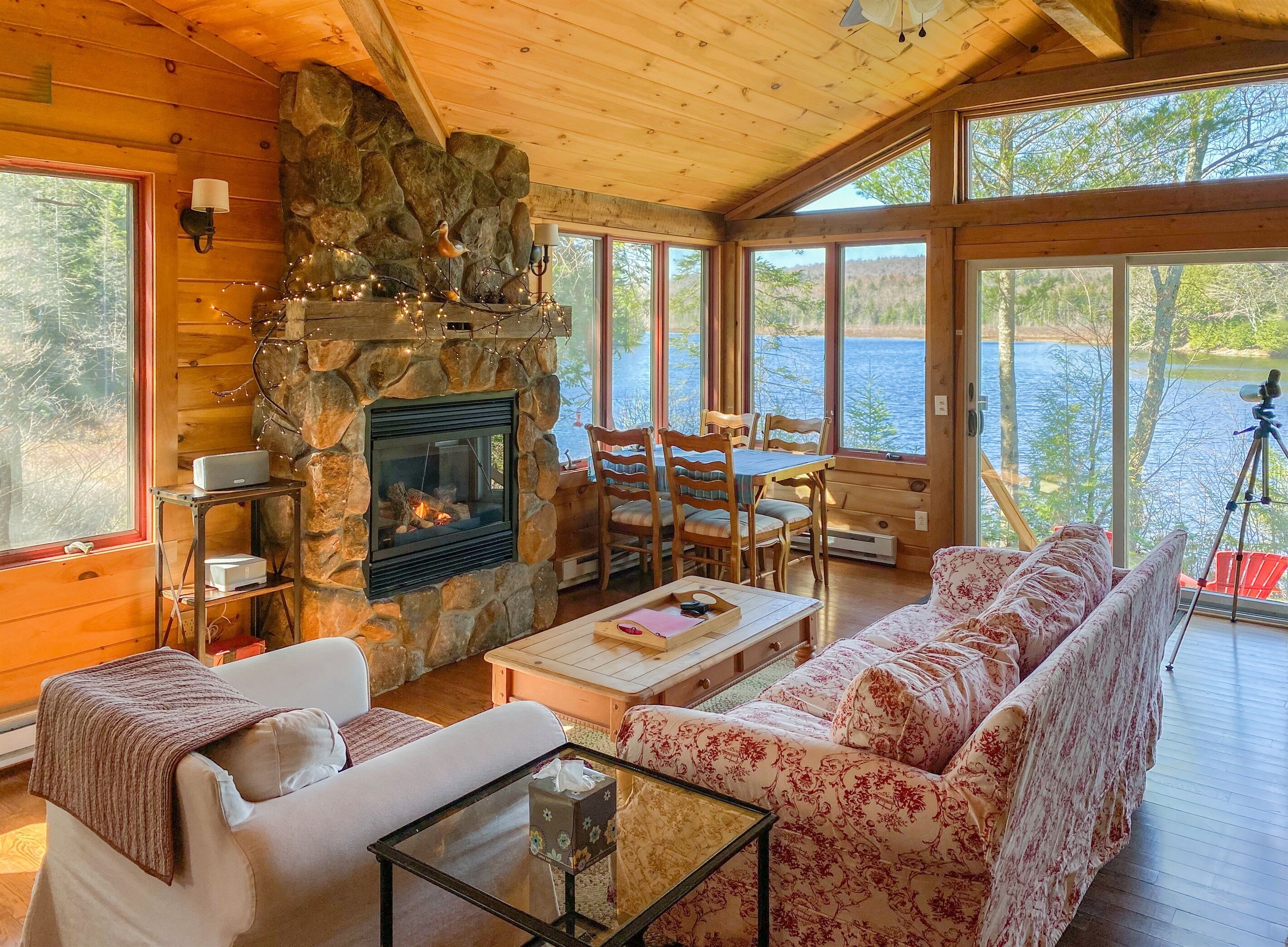 Waterfront Cabin, Privacy and Amazing Views!