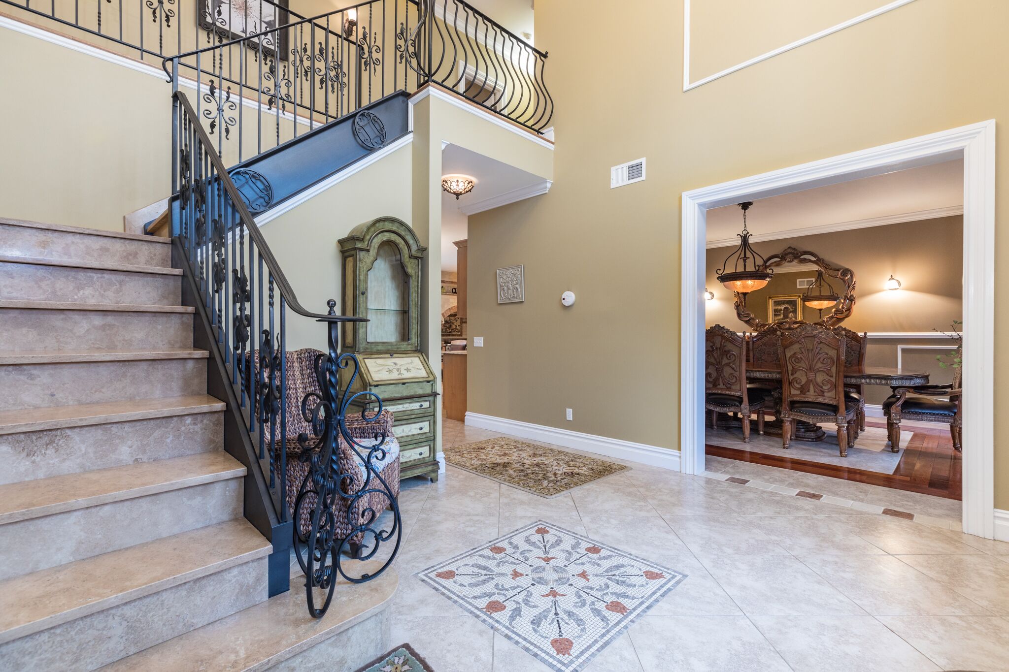 Truly special! Huge North Fork Villa Great for multiple families- Walk to beach