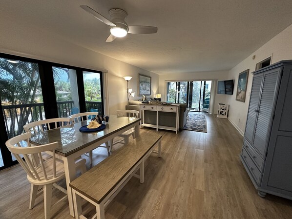 Dining - 1st Floor Gulf View, Convenient Walk Out to Pool w/ 3 Porches! (Siesta Key)