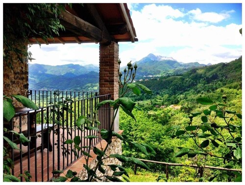 Tuscan Farmhouse in Hills w/Stunning Views - Private Pool, near Barga