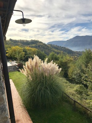 Property grounds - Tuscan Farmhouse in Hills w/Stunning Views - Private Pool, near Barga (Treppignana)