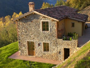 Exterior - Tuscan Farmhouse in Hills w/Stunning Views - Private Pool, near Barga (Treppignana)