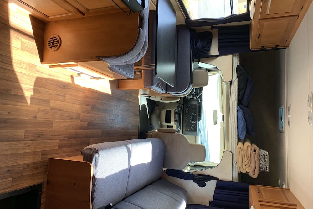FORD 2014 28FT CLASS C RV SLEEPS 8 DRIVES LIKE A CAR NICK NAME(LILLY)