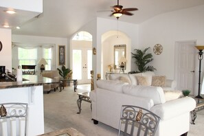 Télévision, jeux vidéo, lecteur de DVD, chaîne hi-fi