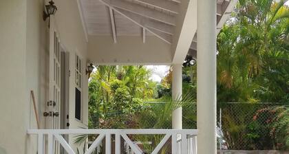 Apartment in quiet upscale Holetown area near Limegrove Centre and Beach