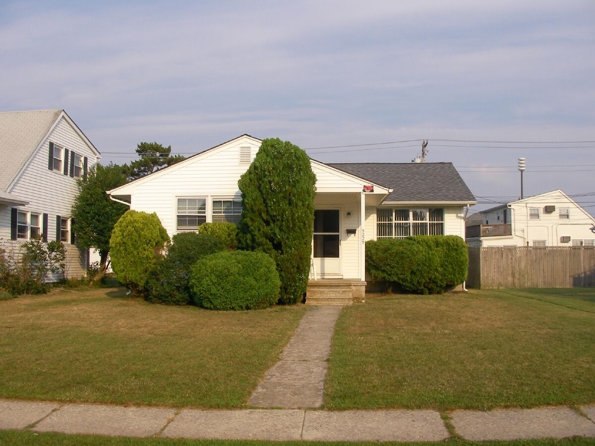 Beautiful 3BR 1.5 BA SINGLE HOME! LAST MIN SPEC! Sept 15 - Sept 21  4 night Min.