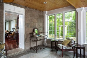 المنشأة من الداخل