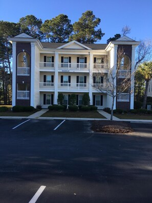 Exterior - Luxury 2nd floor Unit Convenient to town and the beach (Myrtle Beach)