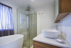 Bathtub, hair dryer, towels, toilet paper