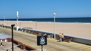 Plage, parasols