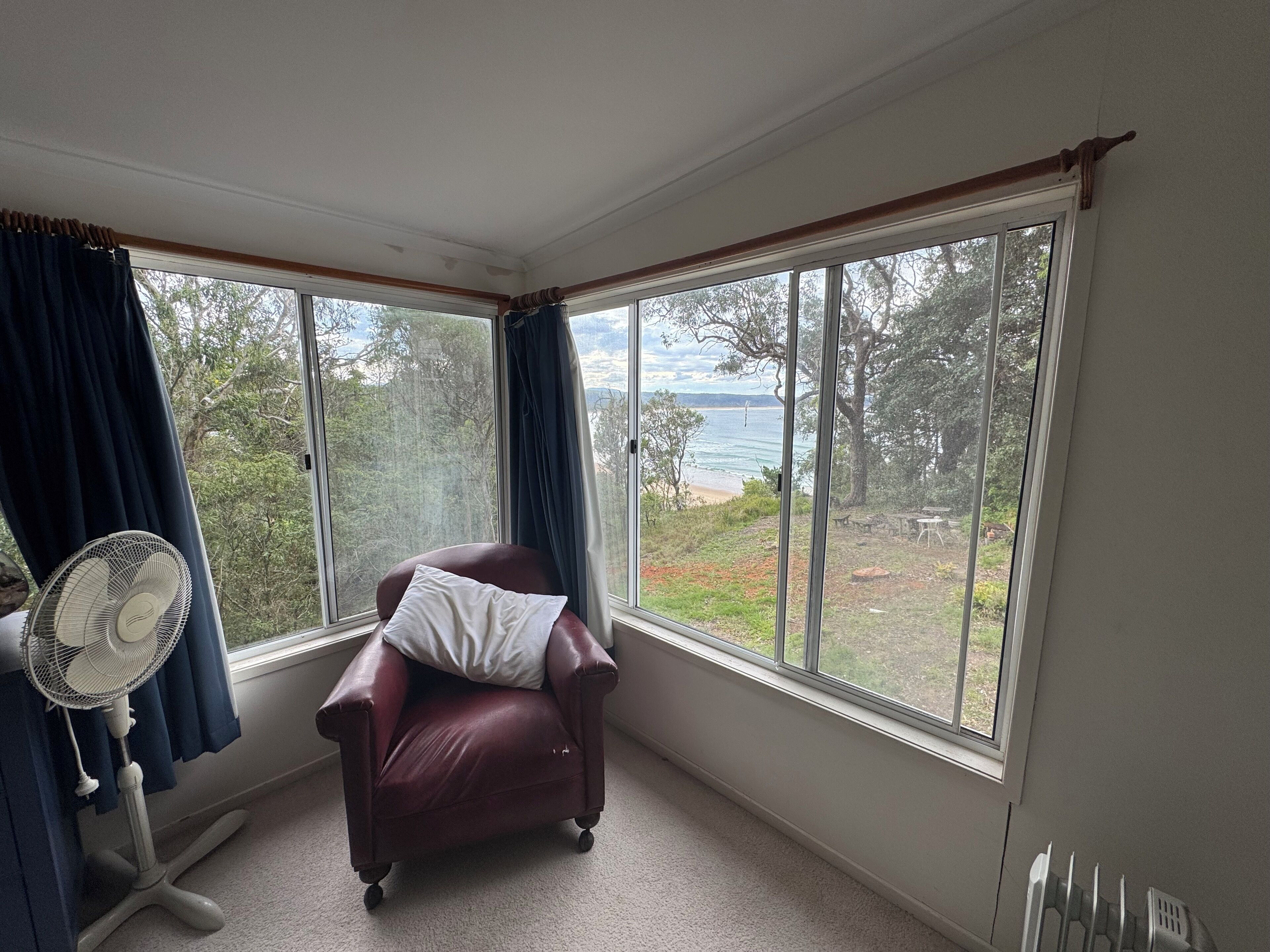 Smart TV, fireplace, DVD player, books