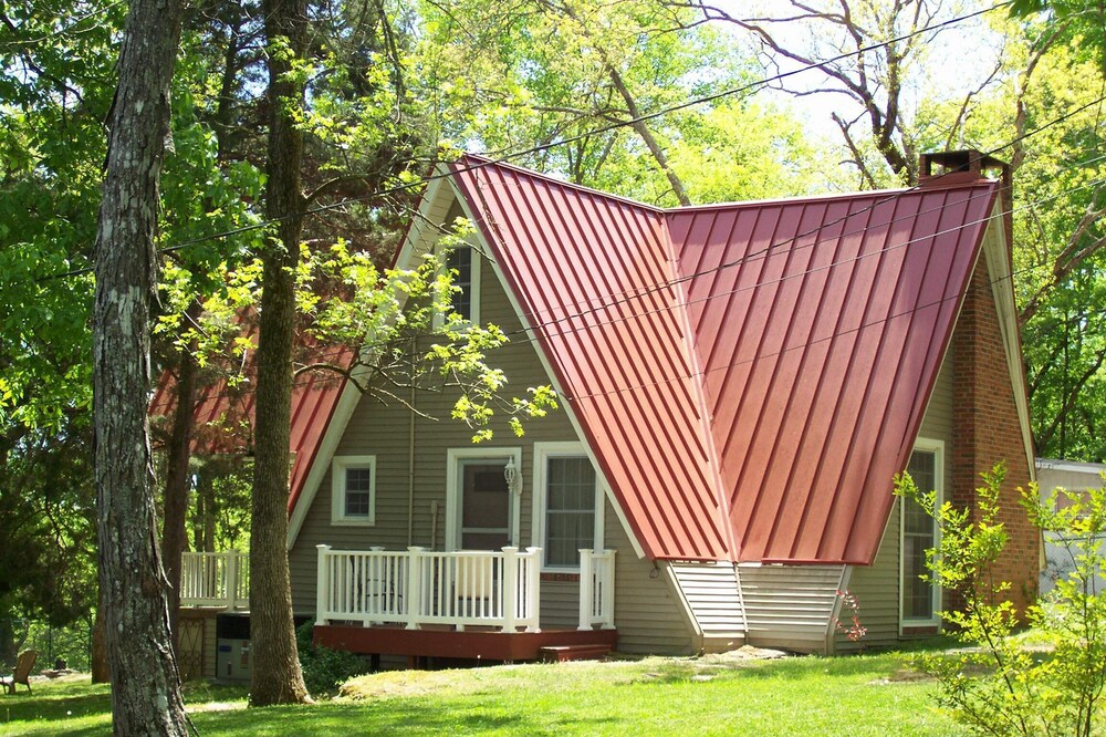 Charming Chalet! Slayden House on Old Hickory Lake, 25 Miles from Nashville