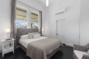 10 bedrooms, iron/ironing board, WiFi, bed sheets