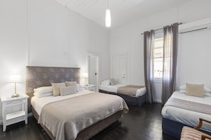 10 chambres, fer et planche Ă repasser, draps fournis