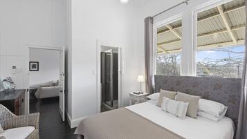 10 bedrooms, iron/ironing board, WiFi, bed sheets