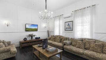 Flat-screen TV, fireplace, DVD player, stereo